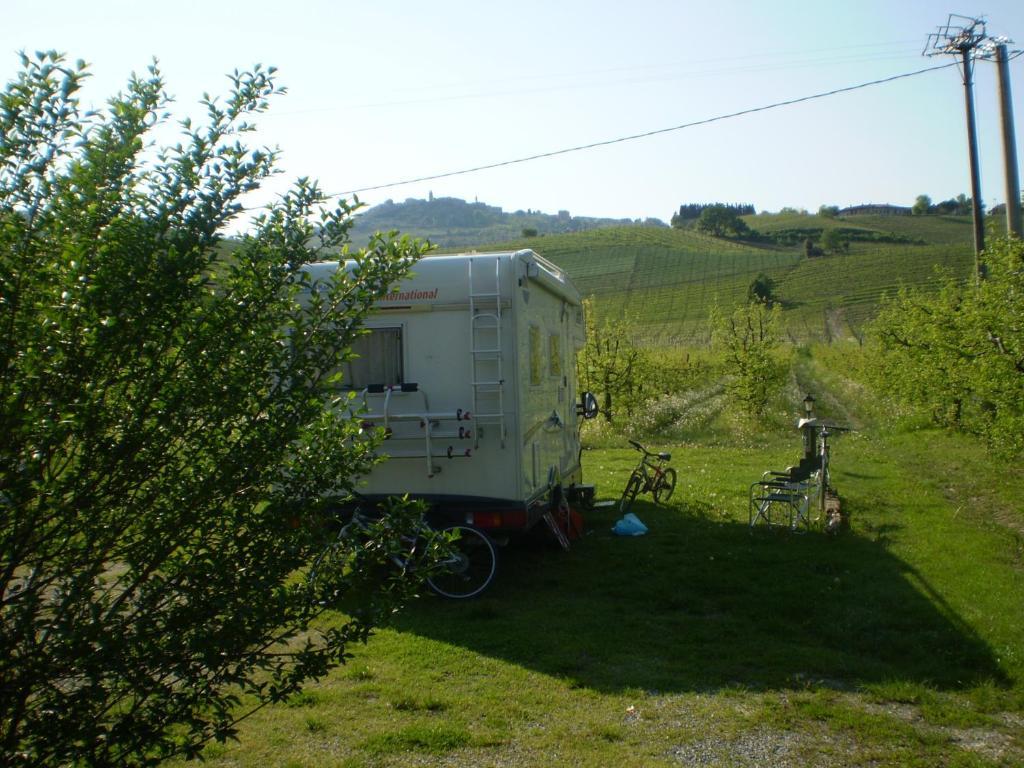 Вилла Cascina Ballarin Ла Морра Экстерьер фото